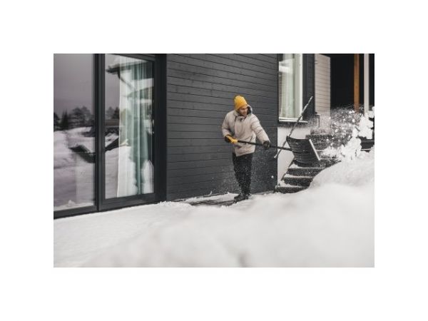 Скрепер для снега Solid FISKARS(длина: 1540мм; ширина: 520мм)