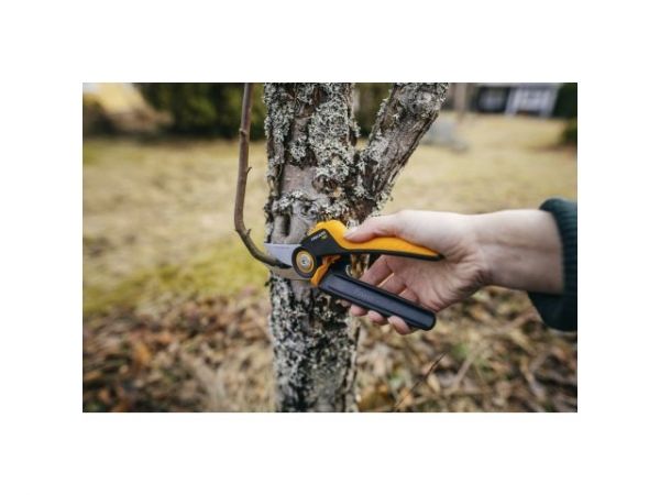 Секатор плоскостной FISKARS Xseries PowerGear M P921