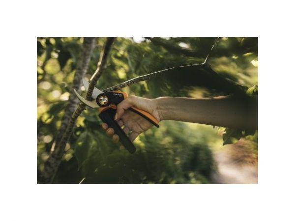 Секатор плоскостной FISKARS Xseries PowerGear L P961