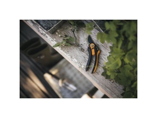 Секатор плоскостной FISKARS Plus Smartfit  P541