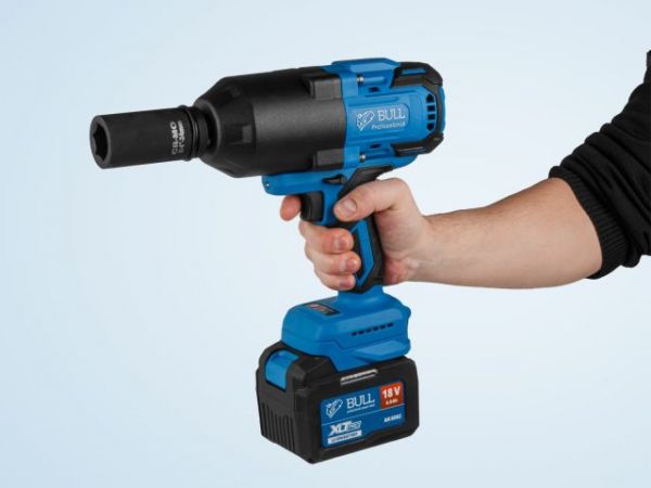 Ударный гайковерт BULL SC 1810 Xcase, XLTpro, БЕСЩЕТ., 18 В, 1500 Н*м, 3/4', 1х6 А*ч, з/у 6 А(Масса: 3,92 кг;)