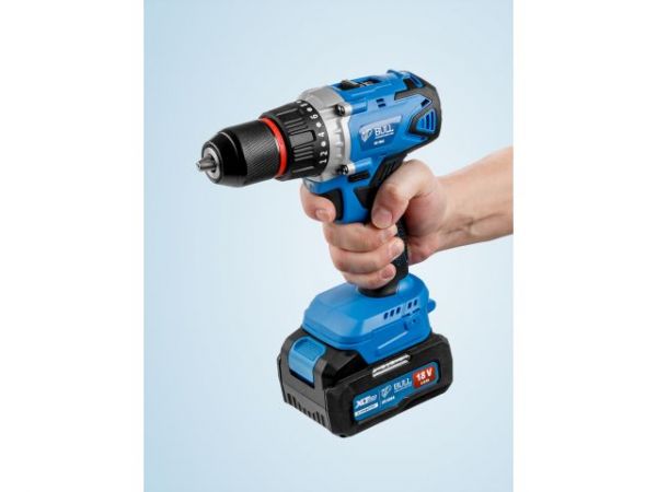 Дрель-шуруповерт BULL SR 1802 Xcase, XLTpro, БЕСЩЕТ., 18 В, 80 Н*м, 2*4 А*ч, БЗП 13 мм(шурупы до 10 мм)