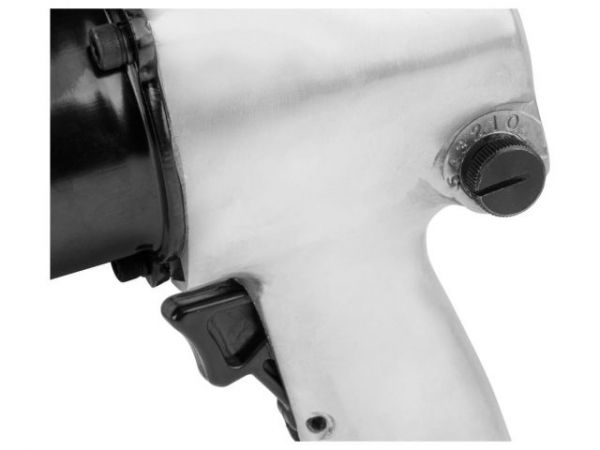 Пневмогайковерт 1/2' DGM DTW-7012 с лубрикатором и головками(580 Нм; Ударный мех-м: twin hammer; 7000 об/мин; Макс.резьба: М18; 220 л/мин;)