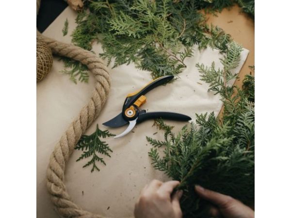 Секатор плоскостной FISKARS Plus Smartfit  P541