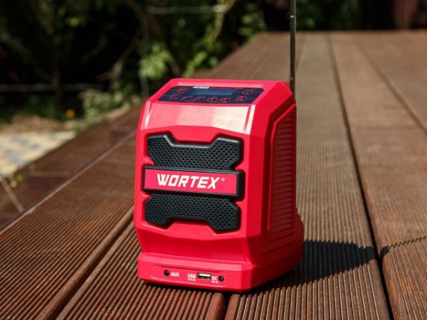 Радио WORTEX CR 1803 в кор. ALL1 XLT SOLO(FM, AM, Bluetooth, AUX. Работа от аккумулятора и от сети.)