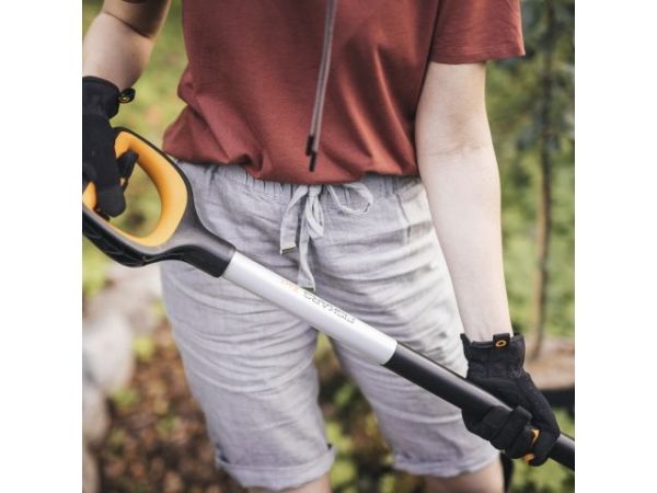 Лопата штыковая с закругленным лезвием Xact FISKARS(серая)