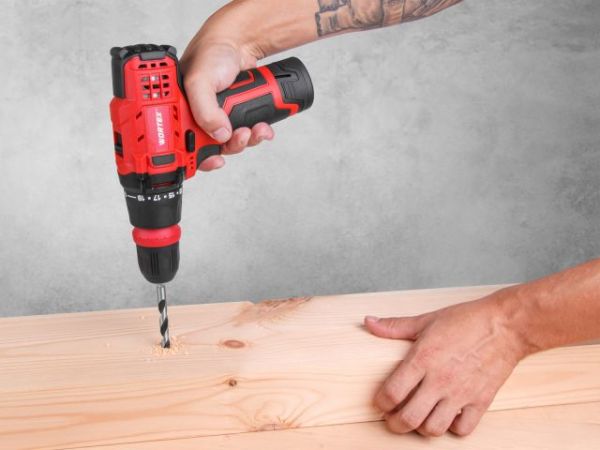 Дрель-шуруповерт WORTEX BD 1215 LiSET в чем. + 2 насадки, 12 В, 30 Н*м, 2х1.5 А*ч, БЗП 10 мм(Быстросъемный патрон, шурупы до 6 мм)