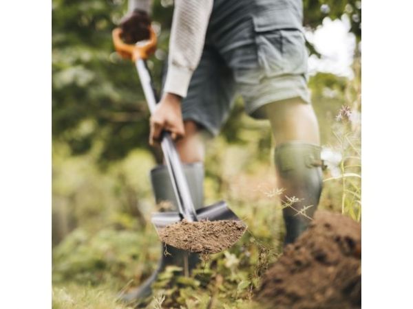 Лопата штыковая Solid FISKARS(длина:1166мм, ширина:180мм)