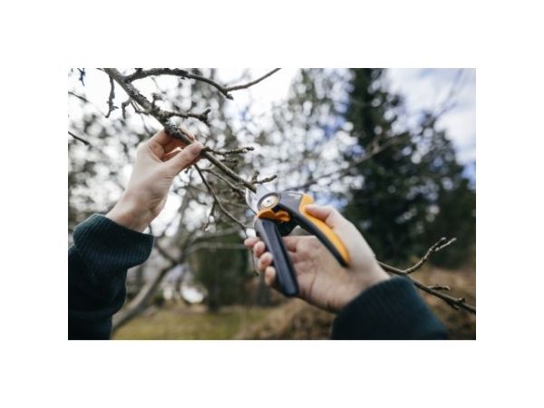 Секатор плоскостной FISKARS Xseries PowerGear M P921