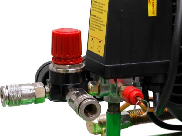 Компрессор ECO AE-705-3 коаксиальный(440 л/мин, 8 атм, коаксиальный, масляный, ресив. 70 л, 220 В, 2.20 кВт)