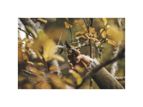 Секатор плоскостной FISKARS Xseries PowerGear L P961