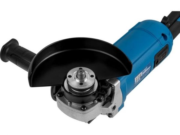 Двуручная углошлифмашина BULL WS 1501 в кор. 150 мм, 1400 Вт, 8400 об/мин, пылезащ., 4м кабель(3.4 кг, М14)