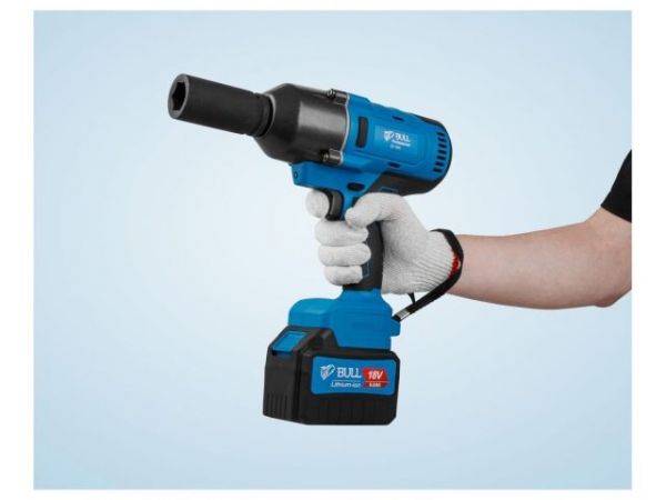 Ударный гайковерт BULL SC 1801 в чем. XLTpro БЕСЩЕТ., 18 В, 1000 Н*м, 3/4', 1х6 А*ч, з/у 4 А(вес 3.3 кг)