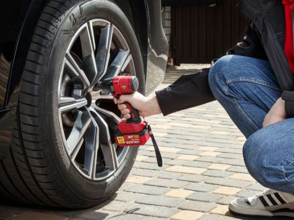 Ударный гайковерт WORTEX CWR 0318 в кор. ALL1 XLT SOLO БЕСЩЕТ., 18 В, 310 Н*м, 1/2'(вес 2.0 кг)