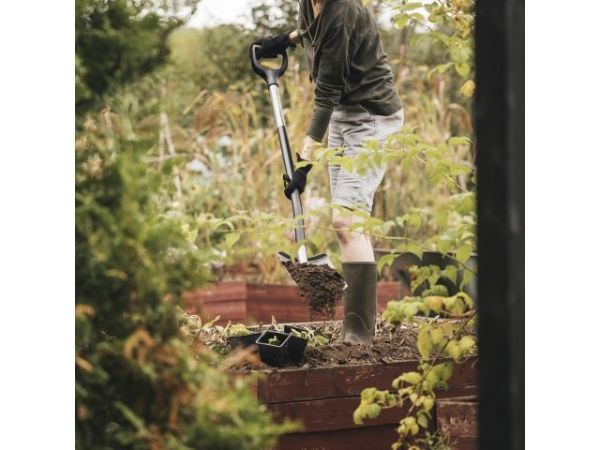 Лопата штыковая с закругл.лезвием Ergonomic FISKARS(длина:1250мм, ширина:193мм)