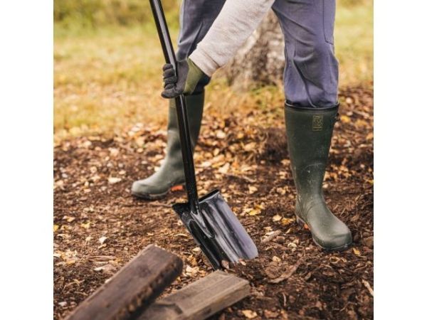 Лопата штыковая с удлиненным лезвием и удлин ручкой FISKARS(черная)