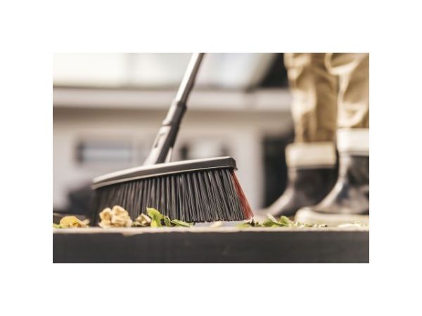 Метла средняя Solid FISKARS