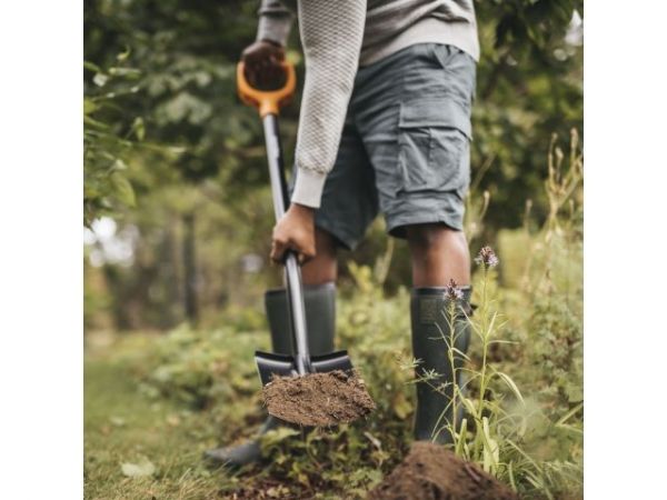 Лопата штыковая с закругл.лезвием FISKARS Solid(длина:1166мм, ширина:180мм)