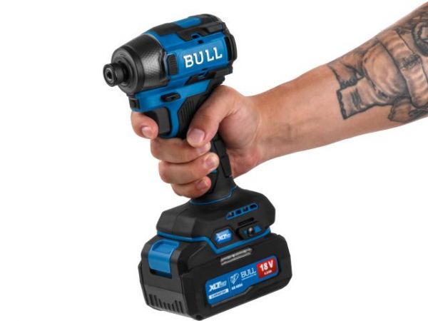 Ударный гайковерт/винтоверт BULL CID 2218 Xcase, XLTpro, SET, БЕСЩЕТ., 18 В, 220 Н*м, 2х4 А*ч(LED 360°, 8 режимов работы, память режима, защита от перегрузки/перегрева)