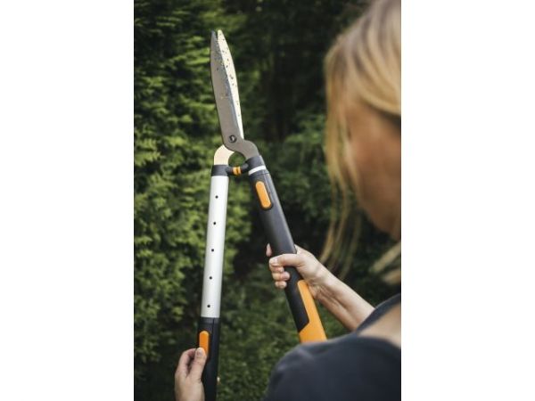 Ножницы для живой изгороди телескопические  SmatrF FISKARS