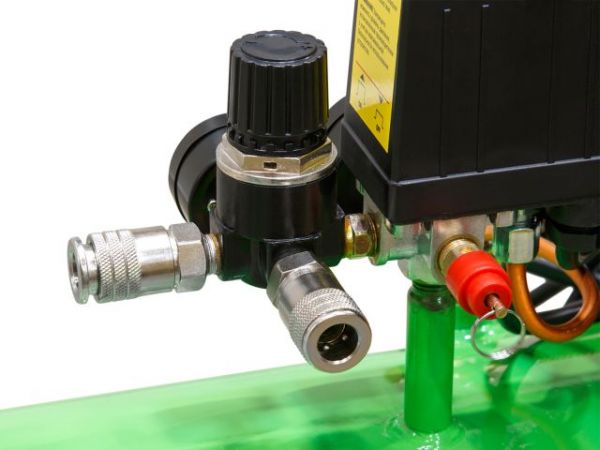 Компрессор ECO AE-1005-3 коаксиальный(440 л/мин, 8 атм, коаксиальный, масляный, ресив. 100 л, 220 В, 2.20 кВт)