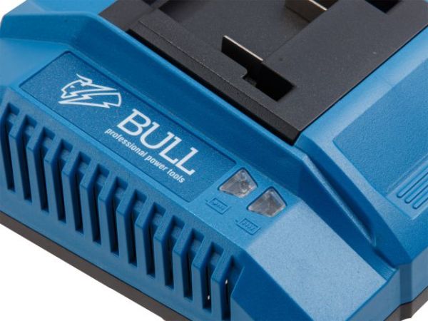 Зарядное устройство BULL LD 5002 1 слот, 6 А XLTpro(18.0 В, 6.0 А, быстрая зарядка)