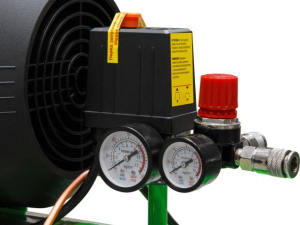 Компрессор ECO AE-705-3 коаксиальный(440 л/мин, 8 атм, коаксиальный, масляный, ресив. 70 л, 220 В, 2.20 кВт)