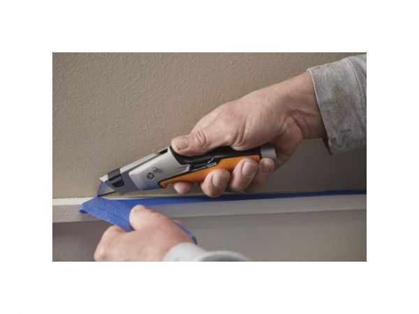Нож малярный со сменным лезвием CarbonMax  FISKARS