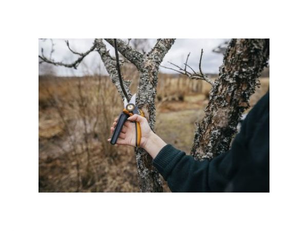 Секатор плоскостной FISKARS Xseries PowerGear M P921