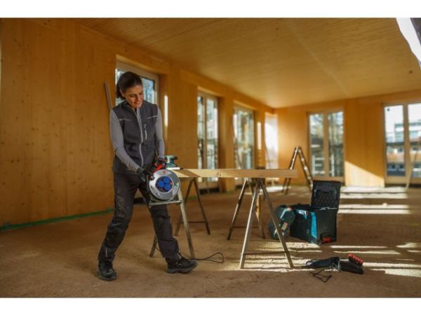 Удлинитель на катушке 25м (3 роз., 3.3кВт, метал. катушка, резин. кабель) Brennenstuhl Garant(3,3кВт; 3х1,5мм2; степень защиты: IP44)