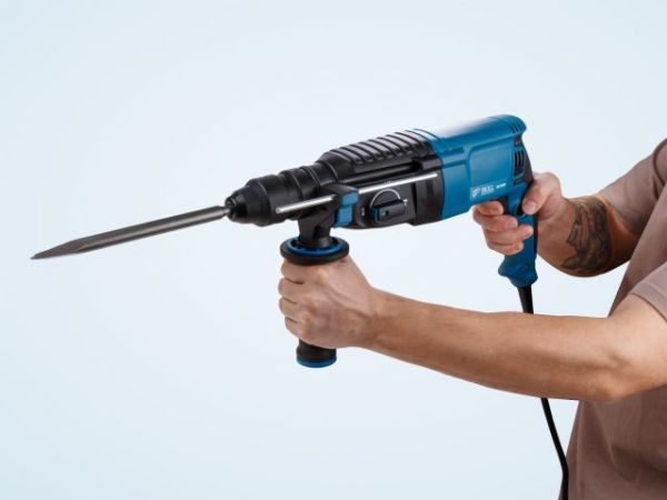 Перфоратор BULL BH 2602 в чем. 800 Вт, 3.0 Дж, 4 реж. + 2 зубила, 3 сверла, БЗП в комплекте(800 Вт, 3.0 Дж, 4 реж., патрон SDS-plus, БЗП в комплекте, вес 3.4 кг)