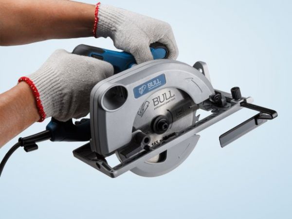 Циркулярная пила BULL KS 1601 в кор.  1300 Вт, 165х20 мм, до 55 мм(Литая алюминиевая платформа, 6000 об/мин)