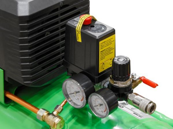 Компрессор ECO AE-501-4 коаксиальный(260 л/мин, 8 атм, коаксиальный, масляный, ресив. 50 л, 220 В, 1.80 кВт)