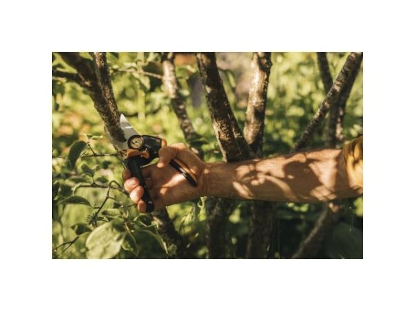 Секатор плоскостной FISKARS Xseries PowerGear L P961