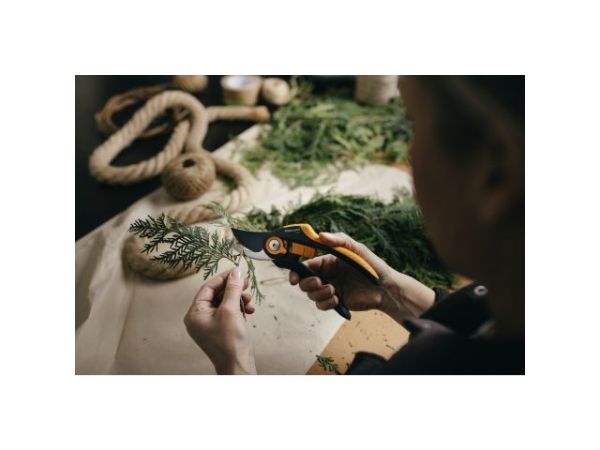Секатор плоскостной FISKARS Plus Smartfit  P541