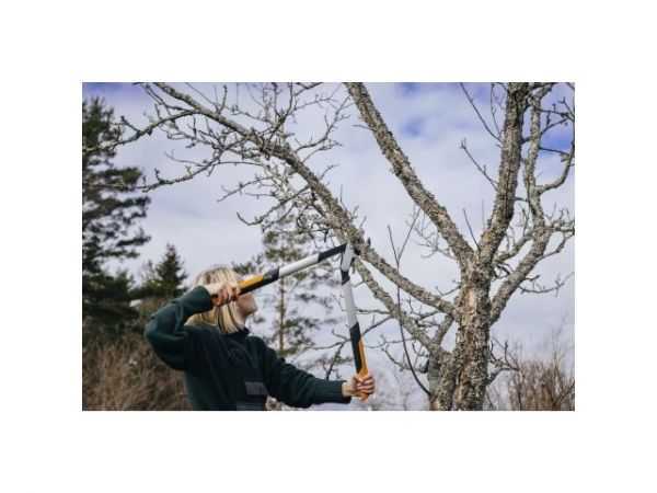 Сучкорез плоскостной LX94 FISKARS PowerGear X средний