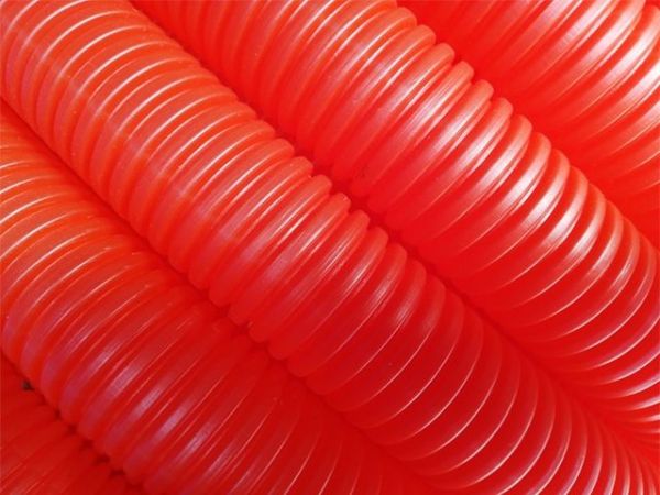 Трубка защитная гофрированная 35/43мм бухта 50м красная (для 32 трубы)(Пешель для 32 трубы)