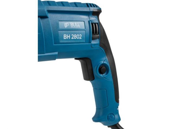 Перфоратор BULL BH 2802 в чем. Xcase 850 Вт, 3.2 Дж, 28 мм, 4 реж. + 2 зубила, 3 сверла, БЗП(вес 3.8 кг)