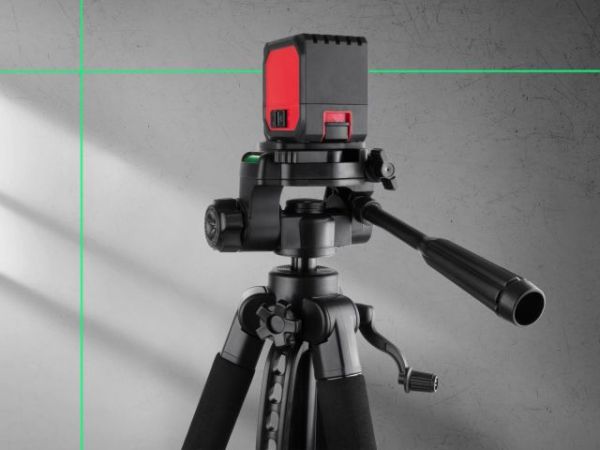 Нивелир лазерный линейный WORTEX LX LL 0210-2 (2х110°, до 15 м, +/- 0.3 мм/м, зеленый)(резьба 1/4')