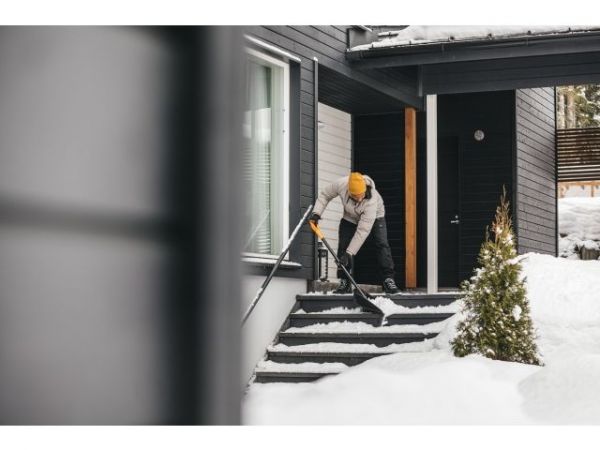 Лопата снеговая Solid FISKARS(длина: 1310мм, ширина: 355мм)