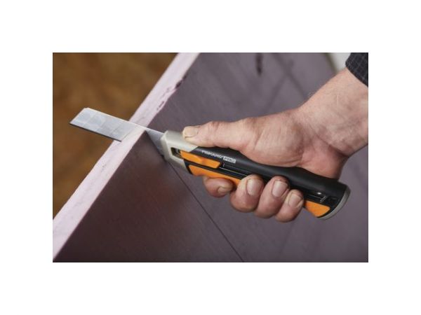 Нож с выдвижным, сменным лезвием 25мм CarbonMax FISKARS