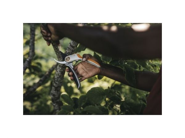 Секатор плоскостной металлический FISKARS Plus P531