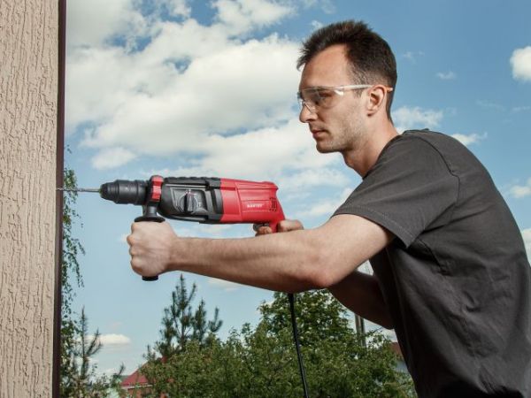 Перфоратор WORTEX RH 2829 в чем. + (2 зубила, 3 сверла) 900 Вт, 3.2 Дж, 28 мм, 4 режима, SDS-plus, Б(вес 3.4 кг)