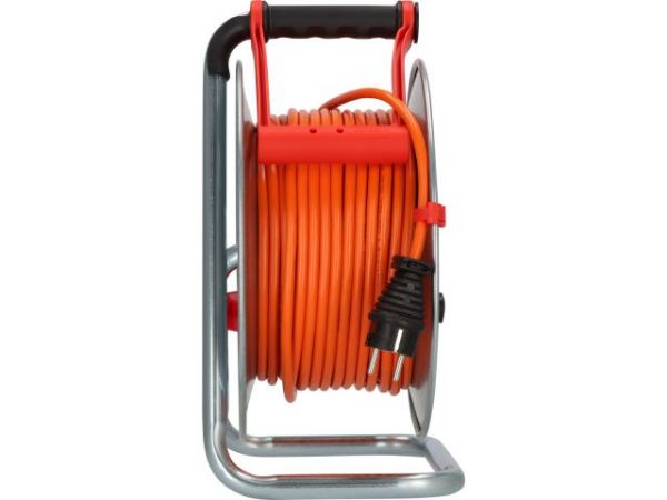 Удлинитель на катушке 40м (3 роз., 3.3кВт, метал. катушка, кабель до -35С, с/з) Brennenstuhl Garant(3,3кВт; 3х1,5мм2; степень защиты: IP44)