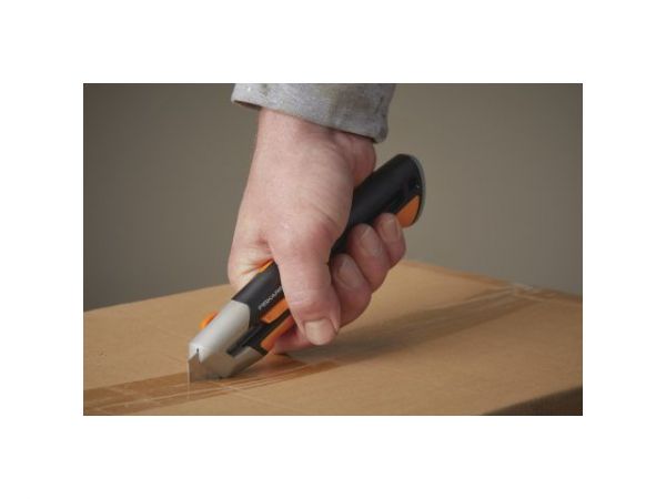 Нож с выдвижным, сменным лезвием 25мм CarbonMax FISKARS