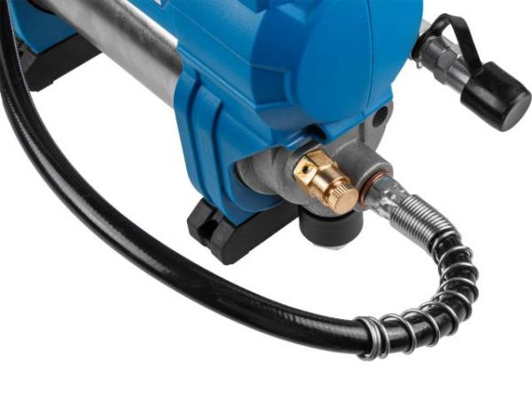 Шприц для смазки BULL CGG 6818 в кор. XLTpro SOLO, 18 В, 690 атм., 255 г/мин(Шланг 76 см)